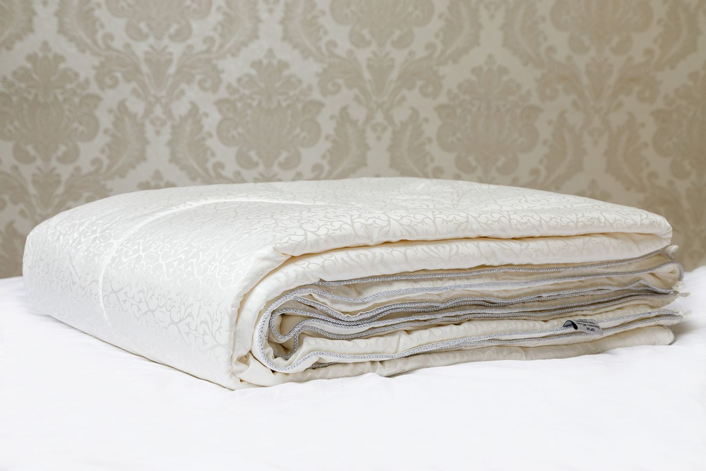 Одеяло всесезонное 220х240 Luxe Dream Luxury Silk collection DCS1003