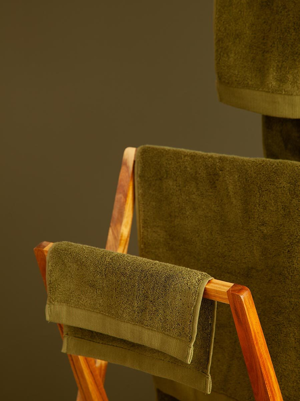 Полотенце для лица оливкового цвета из коллекции essential, 30х30 см