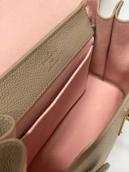 Сумка Louis Vuitton Lockme Ever Mini серо-бежевый
