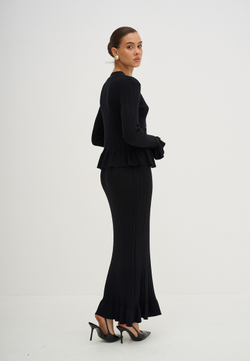 Костюм трикотажный с юбкой черного цвета