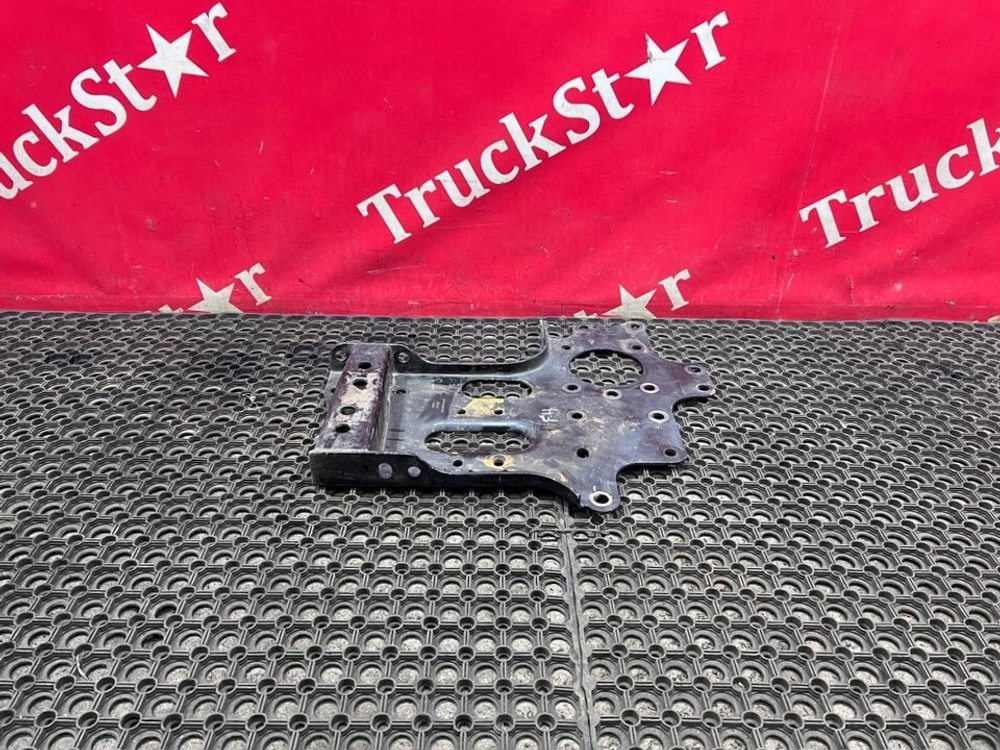 Кронштейн кабины передний правый 2023г.