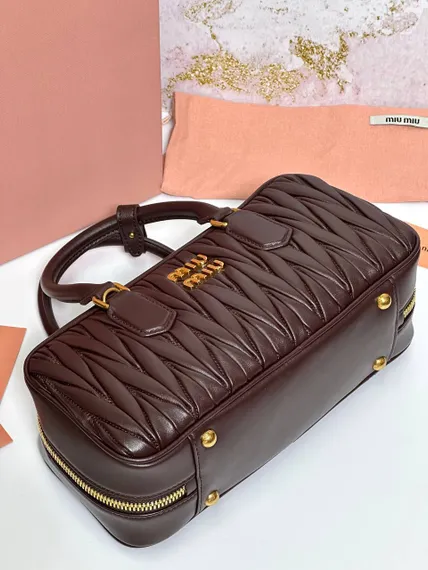 Сумка MIU MIU Arcadie matelassé из кожи наппа, темно-коричневый