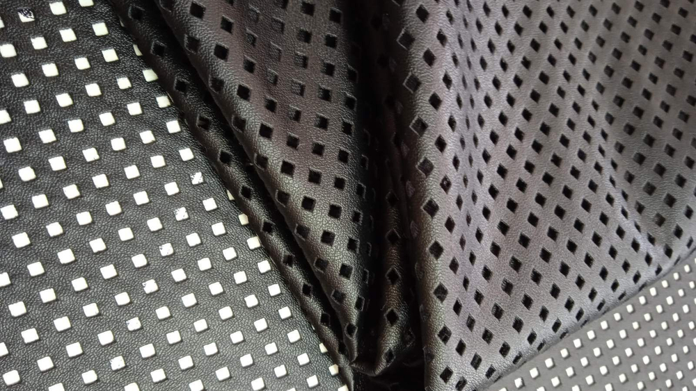 Эко-кожа перфорированная, черная, 0,5м