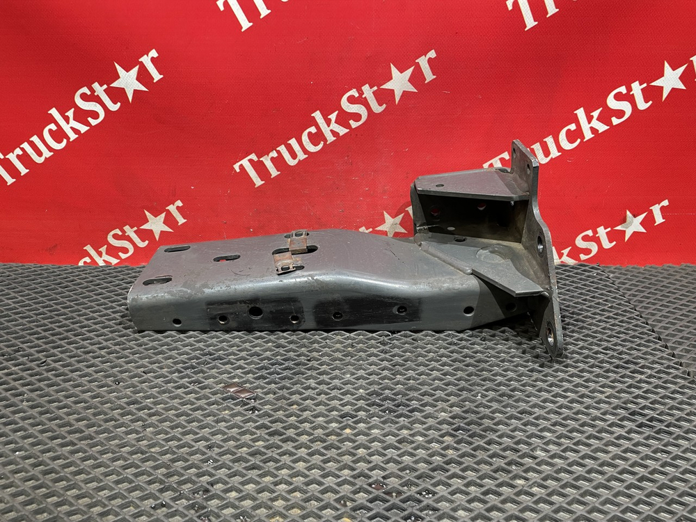 Кронштейн подножки левой