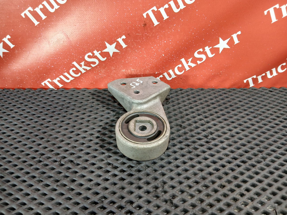 Кронштейн интеркулера