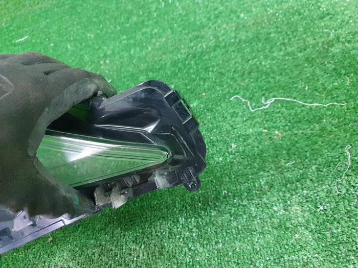 Стекло фары правое Toyota Camry xv70 (2017-н.в.)