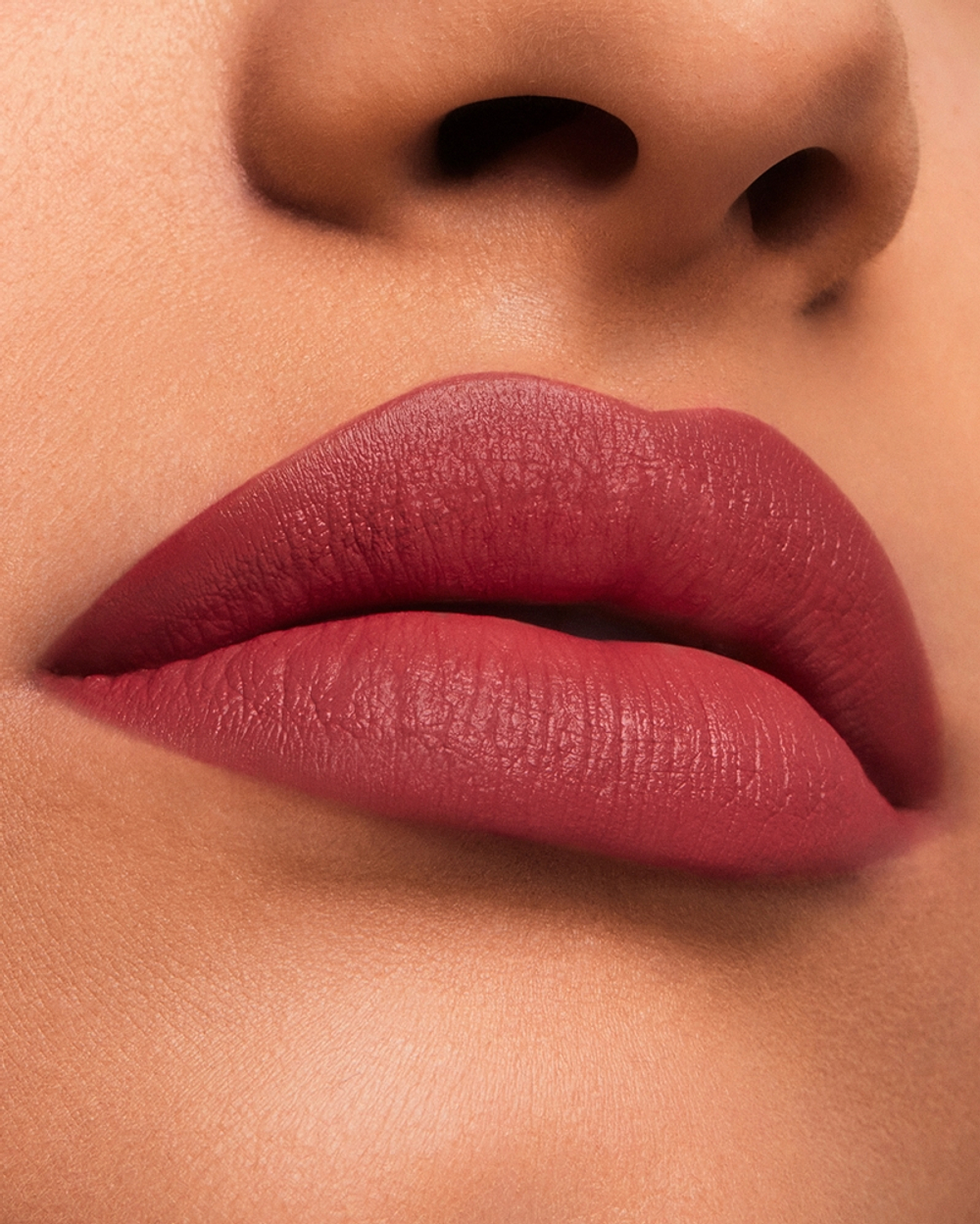 Estee Lauder Pure Color Matte Lipstick - Трендовая помада с матовым эффектом оттенок Rebellious Rose, 3 g