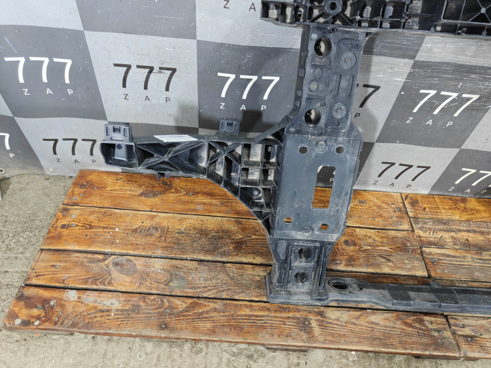 Панель передняя Genesis GV70 20-нв Б/У Оригинал 64101AR000