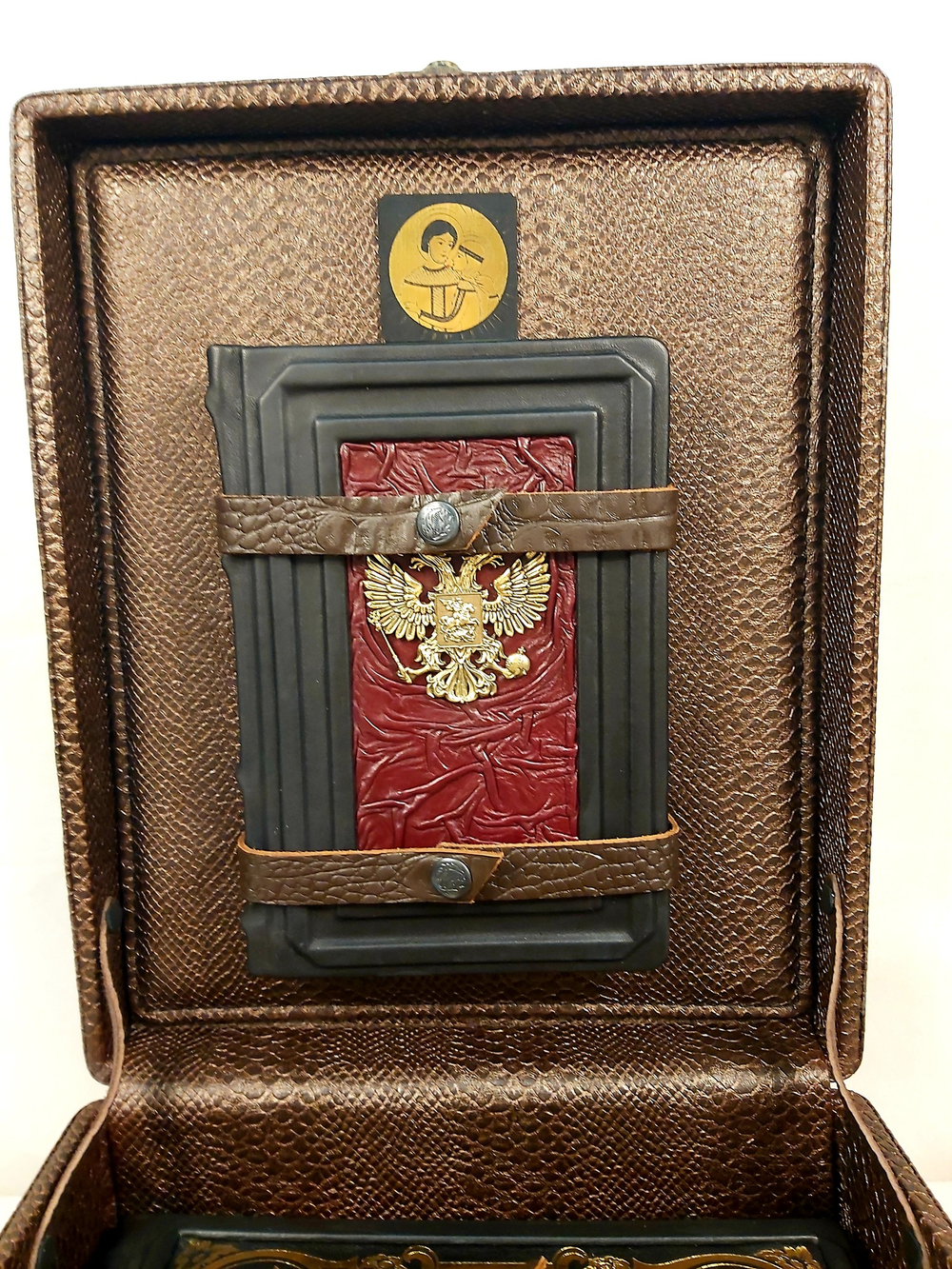 Набор из кожи в кейсе "Легенды русского народа " книга+ежедневник