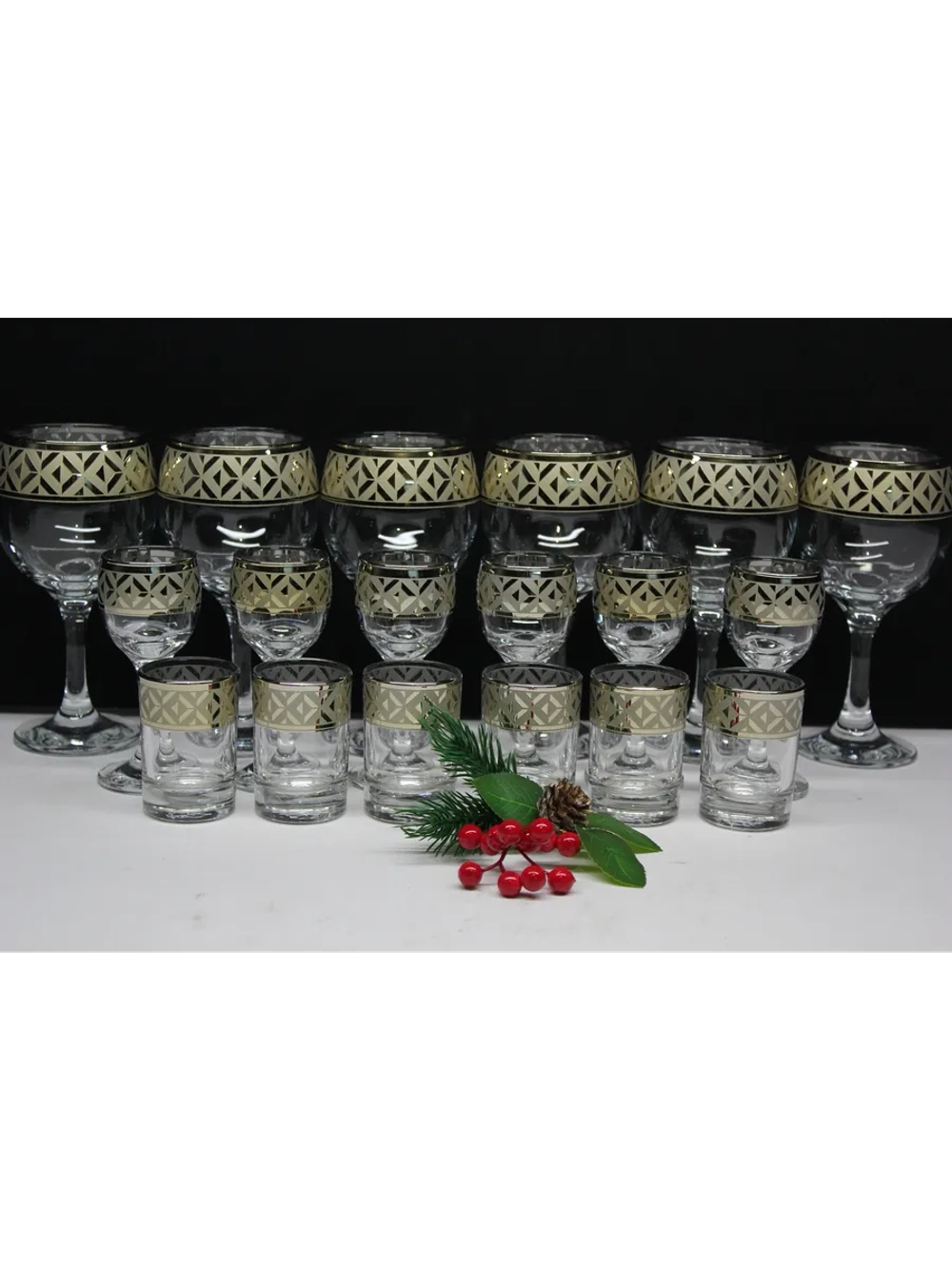 Подарочный набор 18 предметов с фужером