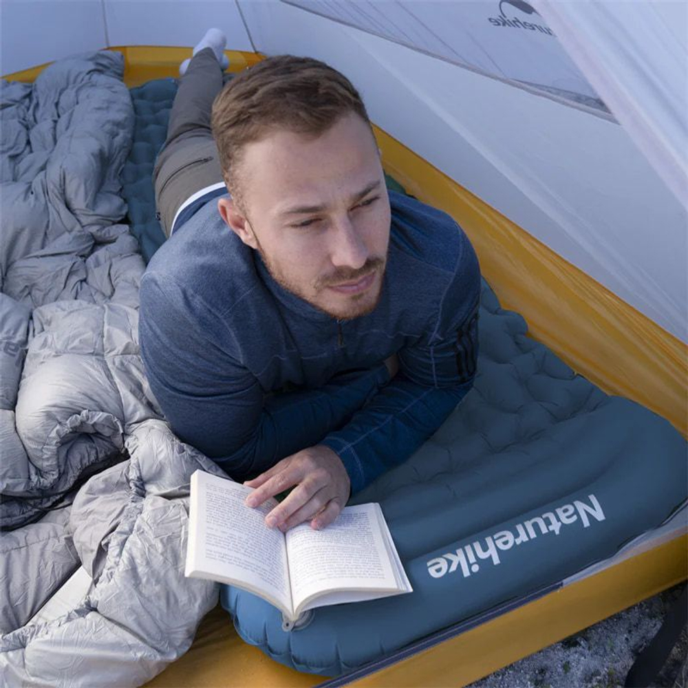 Коврик туристический надувной Naturehike CNK2300DZ0001 с насосом FC-12 синий
