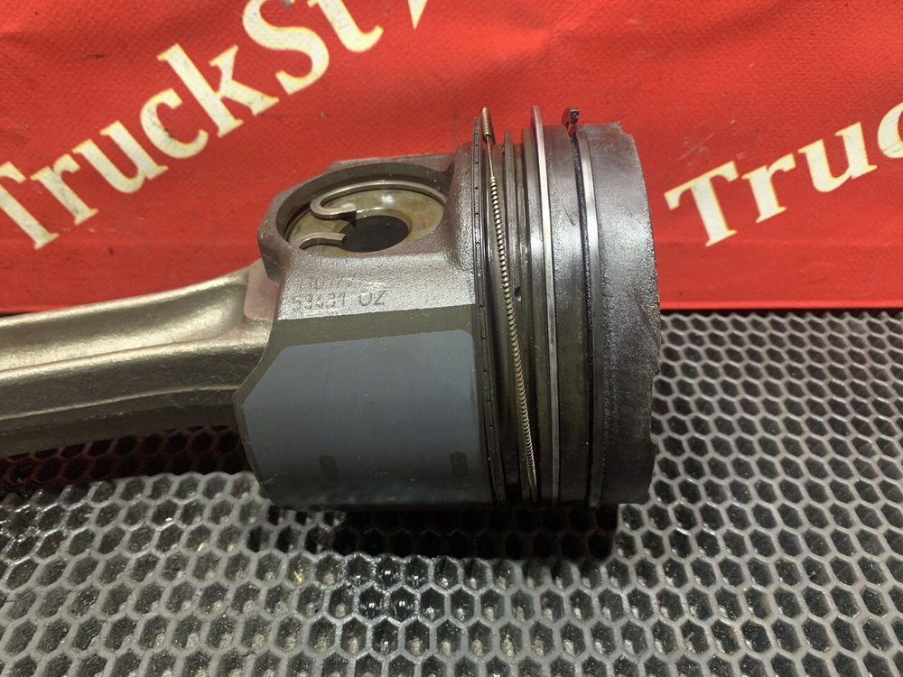 Поршень с шатуном 2021г