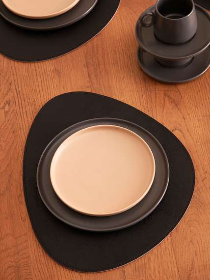 Набор из двух тарелок темно-серого цвета из коллекции essential, 25 см