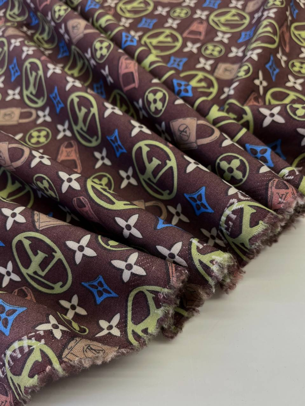 Шерсть костюмно-плательная Louis Vuitton бордовая с лого