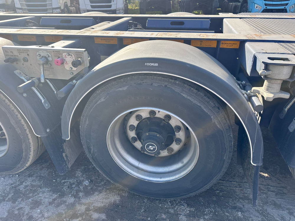 УралСпецТранс 9465* Полуприцеп контейнеровоз 4 оси 946520-A1-04