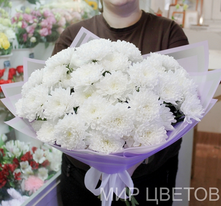 Букет из 9 белых хризантем