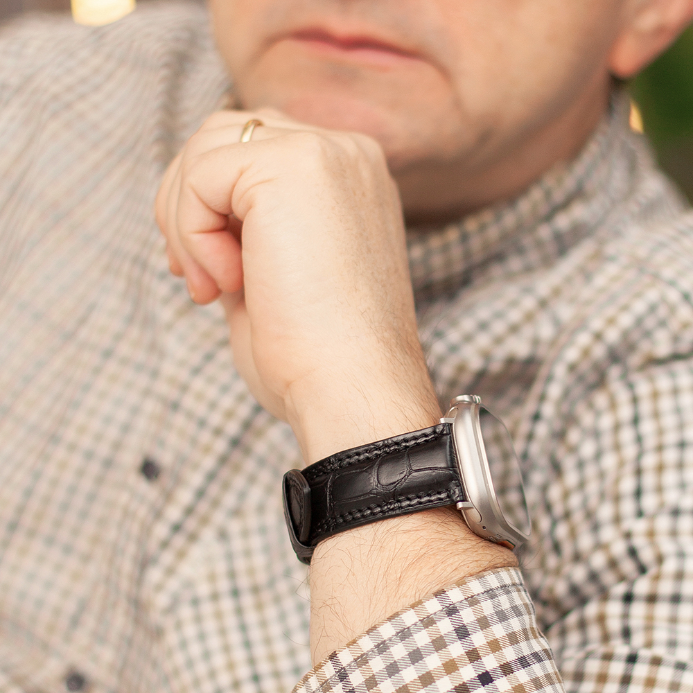 Ремешок для Apple Watch Ultra 49mm из кожи аллигатора, черного цвета