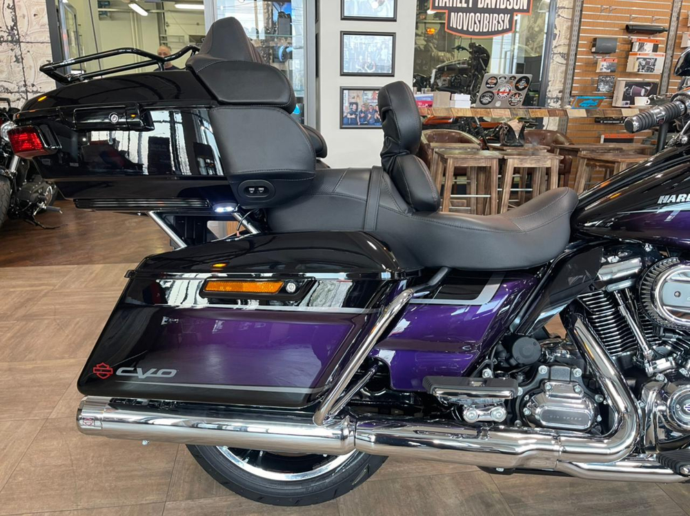 CVO Limited 117 Harley-Davidson 2021 Royal Purple Fade & Royal Black