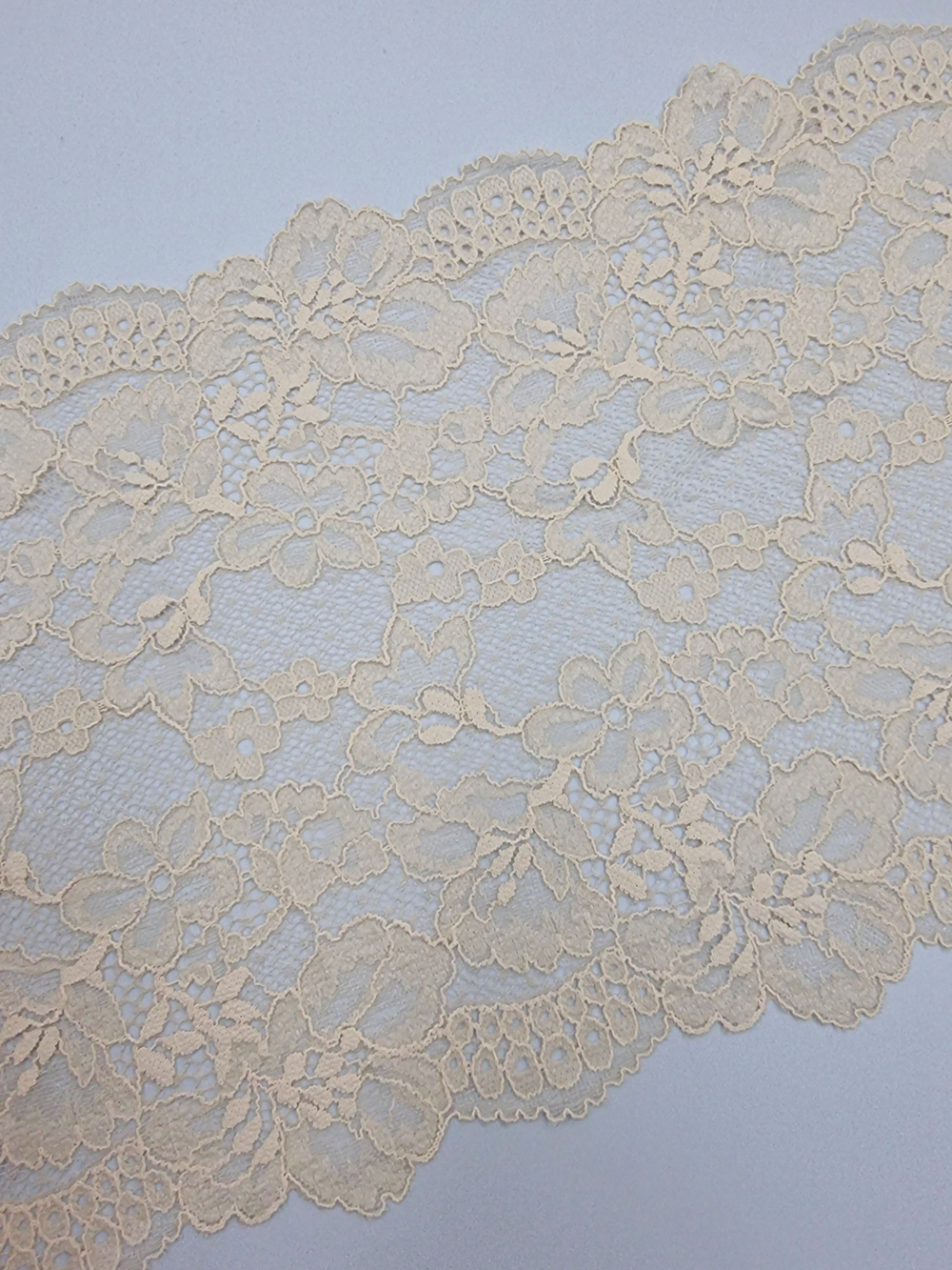 Кружево эластичное светло-бежевое КС71 (22 см)