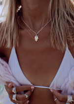 Колье «Хамса» с белым цирконом