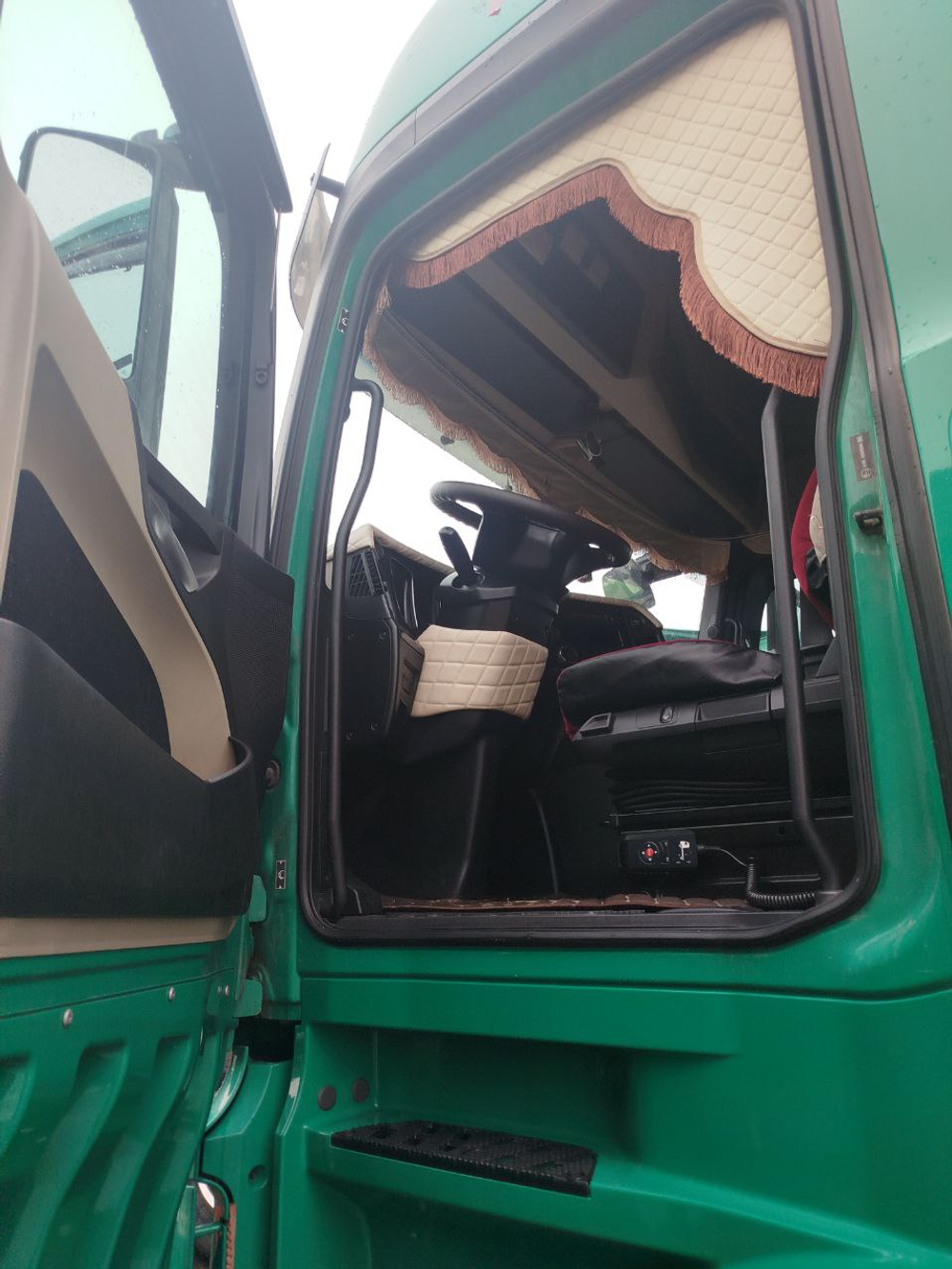 Mercedes-Benz ACTROS 4x2 Седельный тягач 1842 LS (Дизельный, 12,9 л, 422 л.с., АТ)