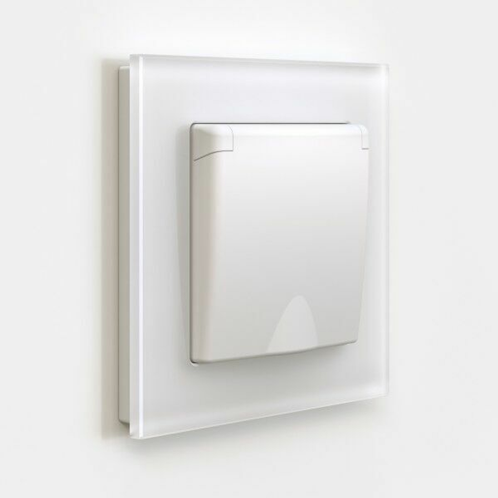 Розетка с заземлением и шторками c крышкой IP44 (белый матовый)