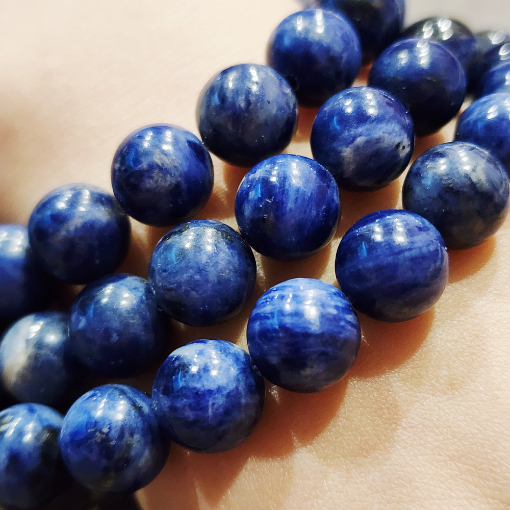 Содалит, яркий, шар 10мм, цена за нить 9.5см (1/4)