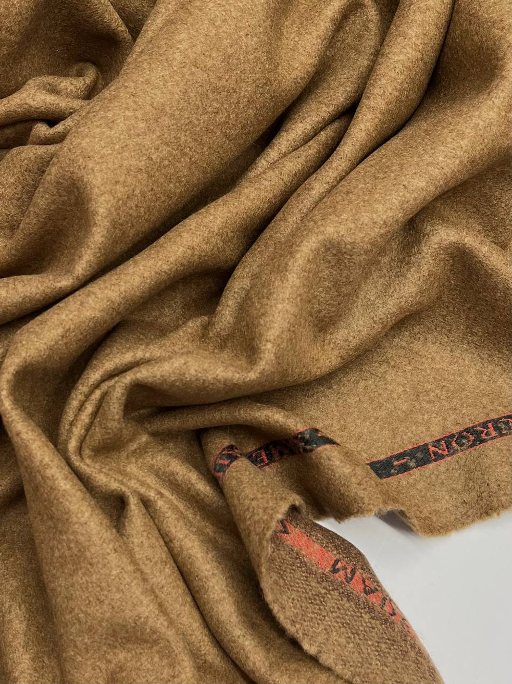 Шерсть с шелком и верблюжьей шерстью пальтовая Drago "Skyfall" кэмел