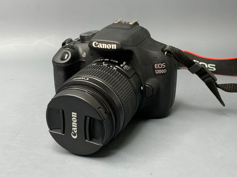 Canon 1200D kit 18-55mm 3.5-5.6 III 2200 кадров