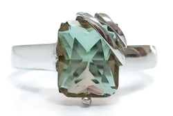 Ювелирное кольцо из серебра ,султанит