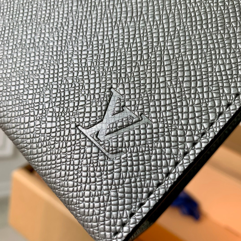 Louis Vuitton Pochette Voyage MM