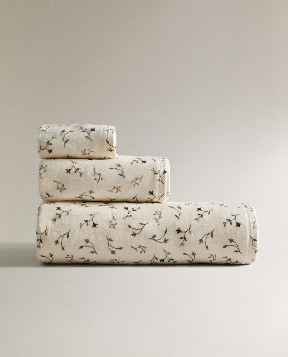 ZARA HOME ПОЛОТЕНЦЕ С ЦВЕТОЧНЫМ УЗОРОМ, РАЗНОЦВЕТНЫЙ