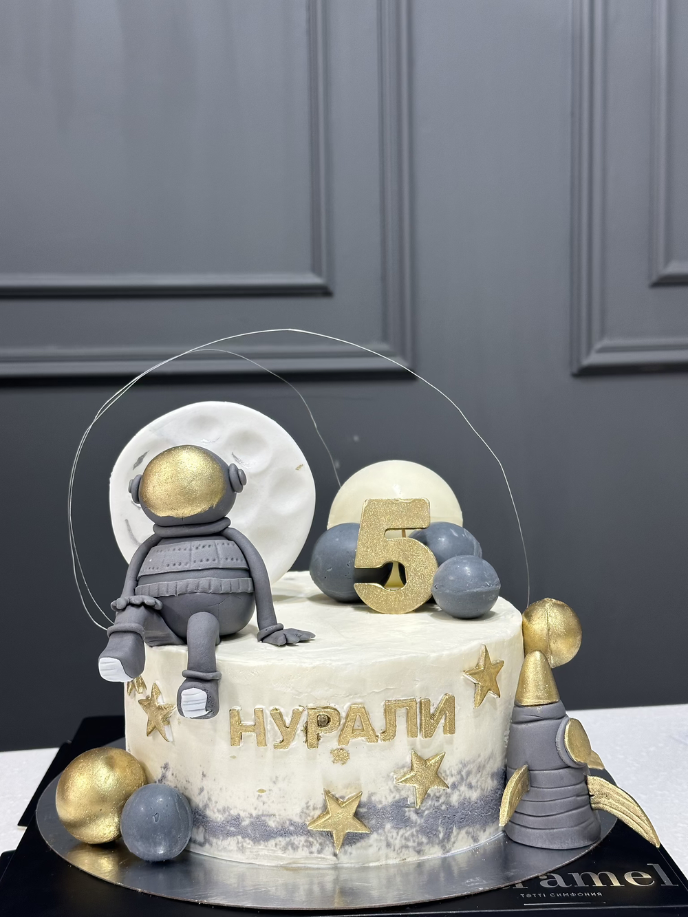 Торт на день рождения мальчика, торт на 5 лет, торт космос, торт с шоколадными шариками
