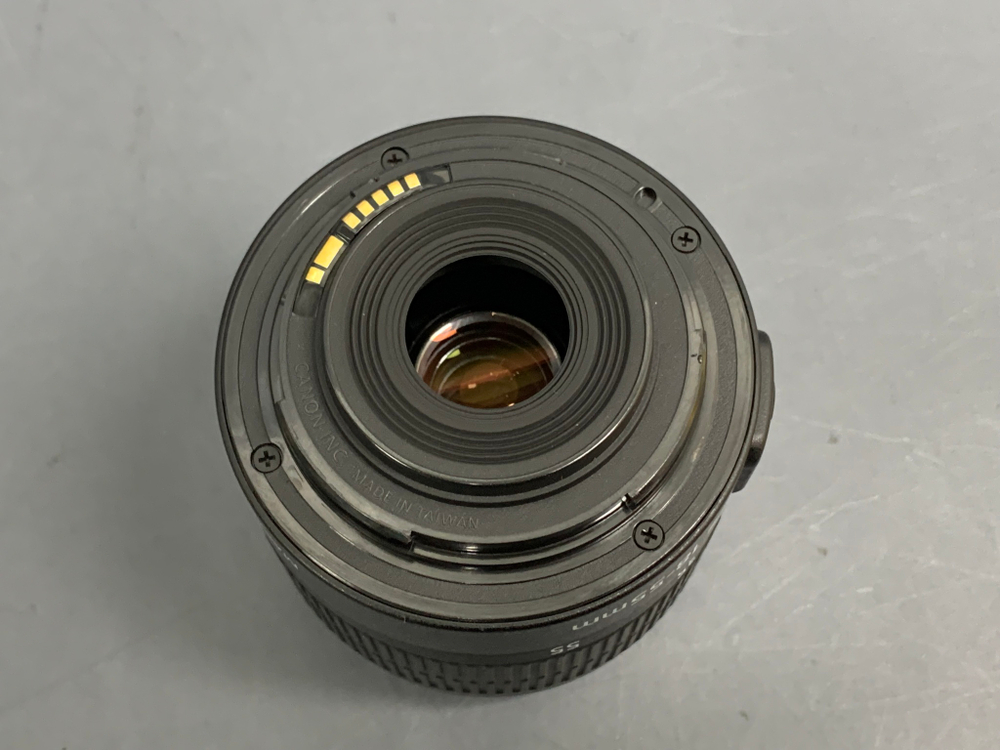Canon 1100D kit 18-55mm 3.000 кадров