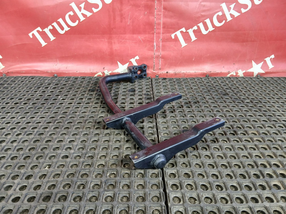 Кронштейн крыла переднего левый