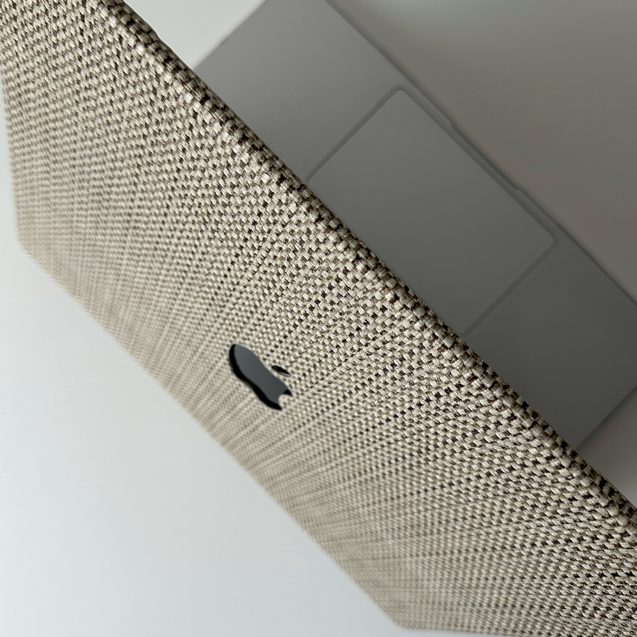 Плетеный кейс KHAKI для MacBook