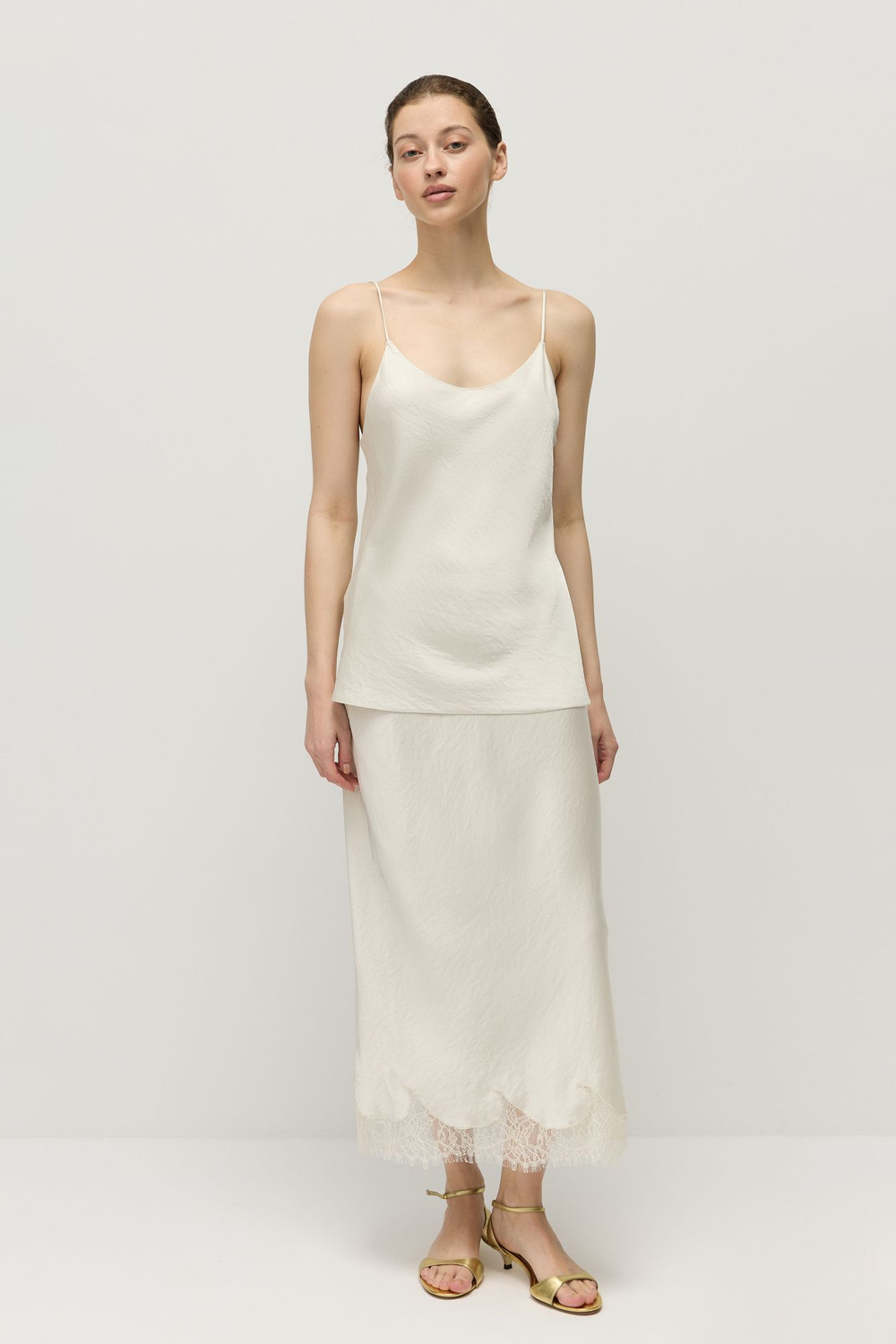 Топ на тонких бретелях