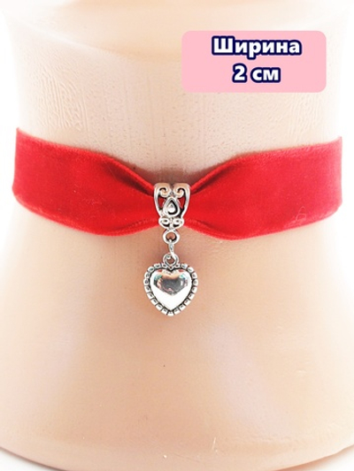 Красный велюровый чокер с подвеской "Сердечко" 2 см.