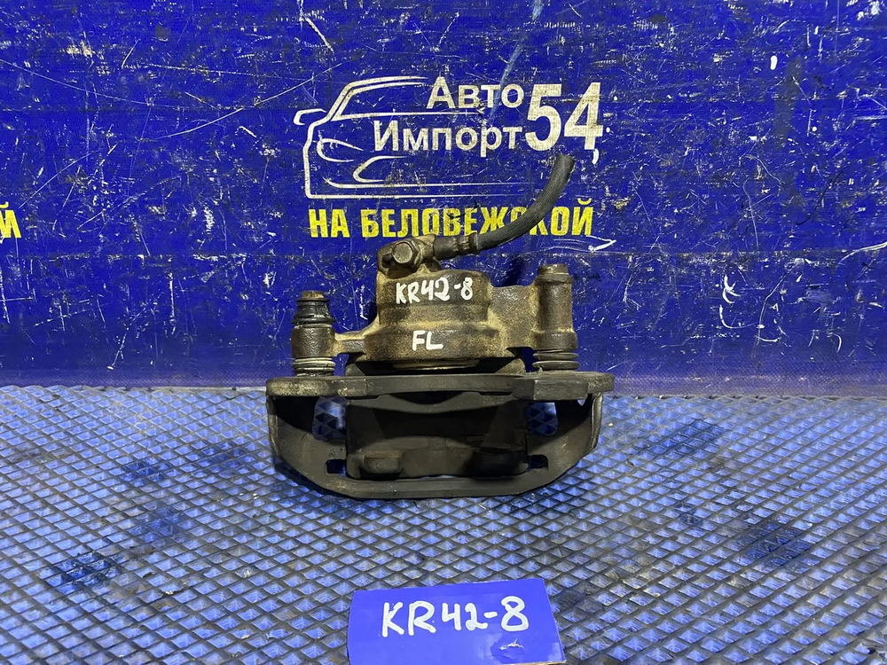 Суппорт тормозной передний левый TOYOTA LITEACE 1999