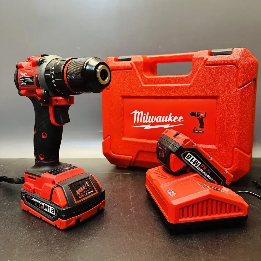 Шуруповерт аккумуляторный бесщеточный Milwaukee 18V 2АКБ в мини кейсе