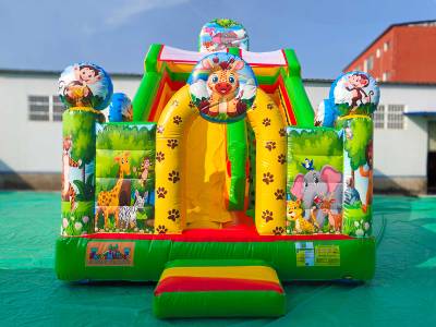 Коммерческий надувной батут "Зверята на горке", 7*4*6 м