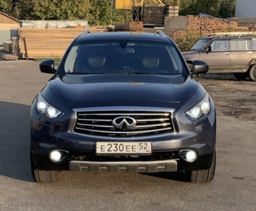 Накладка передняя под  бампер Infiniti QX70 FX37 FX50 FX30d
