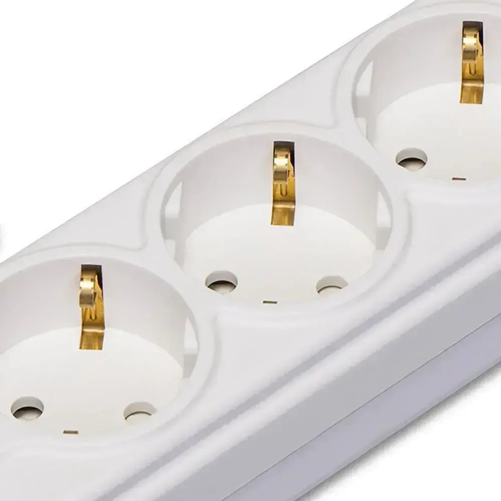 Удлинитель MAKEL 3 гнезда с заземлением с выключателем 3600 Вт 3 м