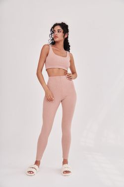 Кроп топ из лапши с пич-эффектом цвета мокко