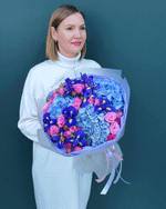 Букет из ирисов,гортензии и кустовой розы(00474)