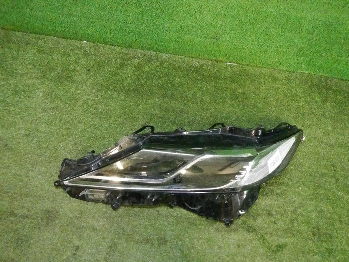 Стекло фары левое Toyota Camry xv70 (2020-н.в.)