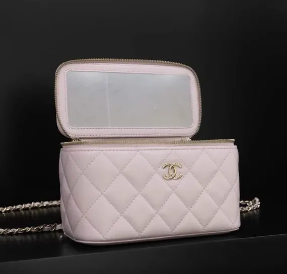 Косметичка Chanel с двойным C-логотипом