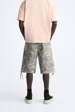 ZARA ШОРТЫ КАРГО ИЗ ТКАНИ С ЭФФЕКТОМ ПОТЕРТОСТИ И ПРИНТОМ, СЕРЫЙ