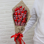 Сладкий шоколадный букет из KitKat 40х20 см