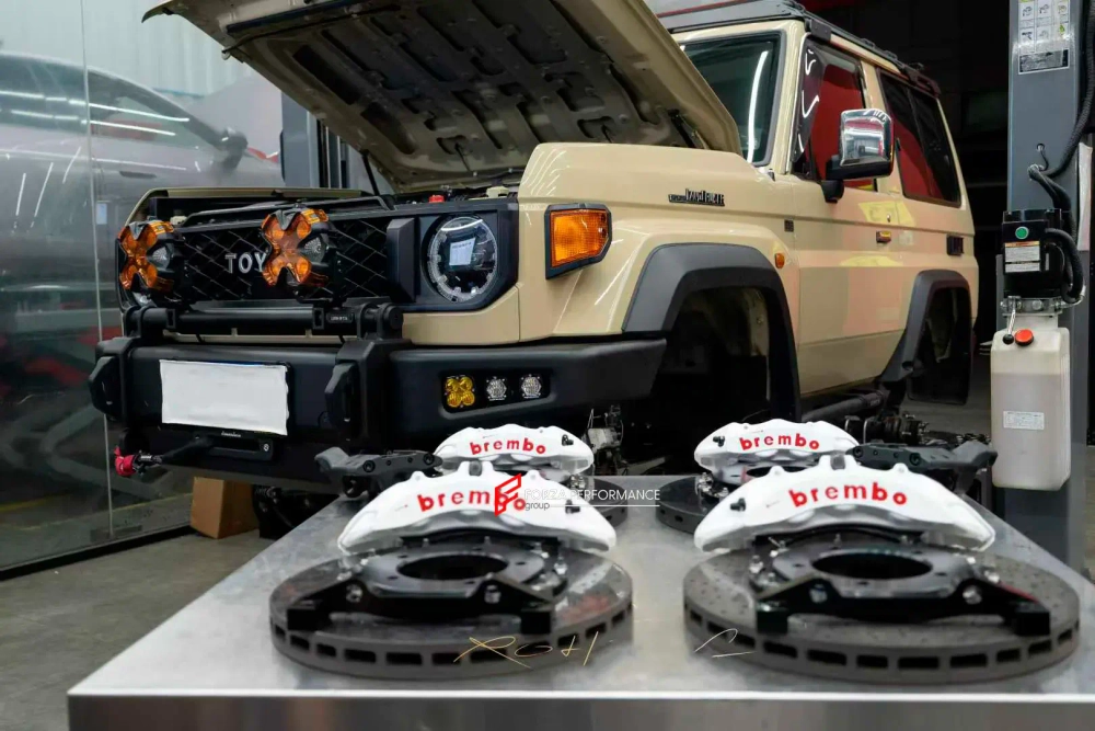 КАРБОН КЕРАМИЧЕСКИЕ ТОРМОЗНЫЕ ДИСКИ ДЛЯ TOYOTA LAND CRUISER 70 SERIES LC71 2023+ Тойота